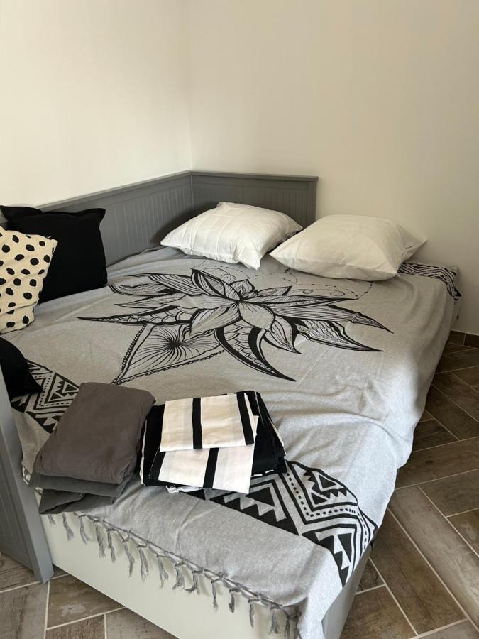 Charmant Studio Dans Villa - Jardin Privatif . لا سين سور مير المظهر الخارجي الصورة